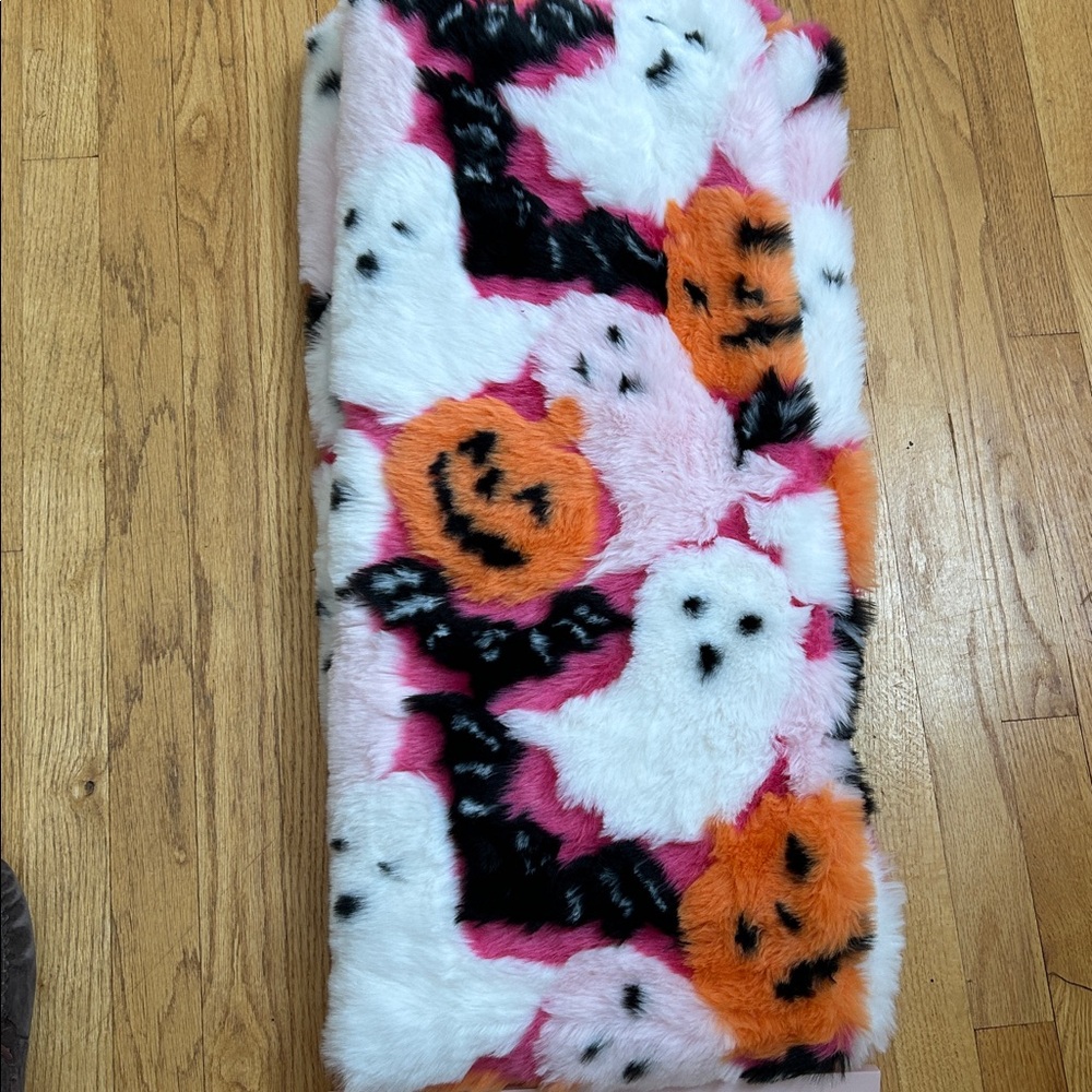 Halloween Themed Faux Fur Throw - Picture 4 of 4
